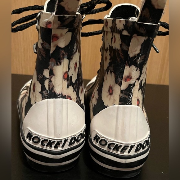 Women's Rainy Midnight Floral Rubber Printed Rain Boot - Picture 4 of 12